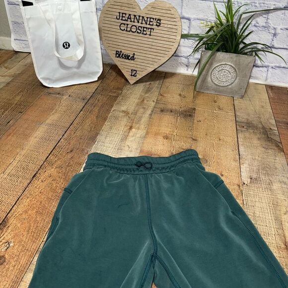 Lululemon Softstreme High-Rise Straight-Leg Cropped Pant
Dark Forest - Picture 11 of 16